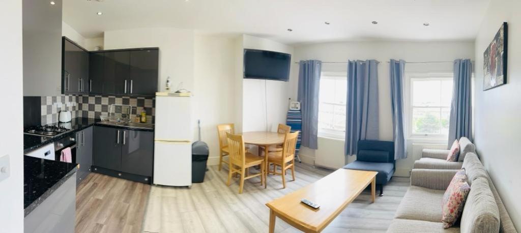 Entire New Flat With View To River Yare, H7 Apartment เกรทยาร์มัธ ภายนอก รูปภาพ