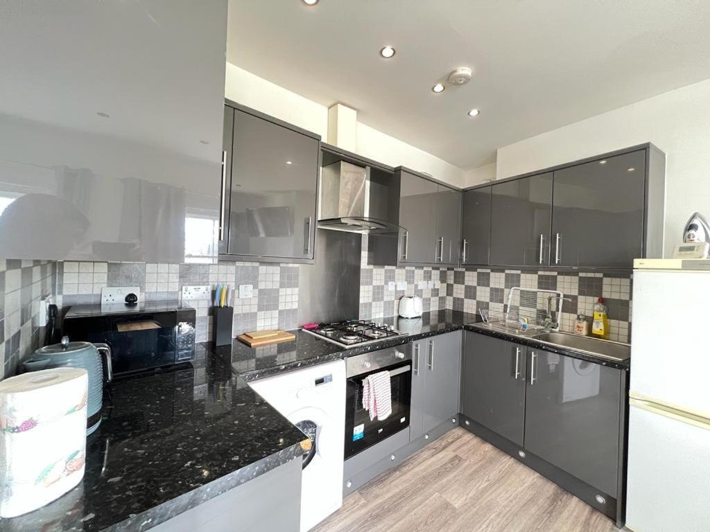 Entire New Flat With View To River Yare, H7 Apartment เกรทยาร์มัธ ภายนอก รูปภาพ