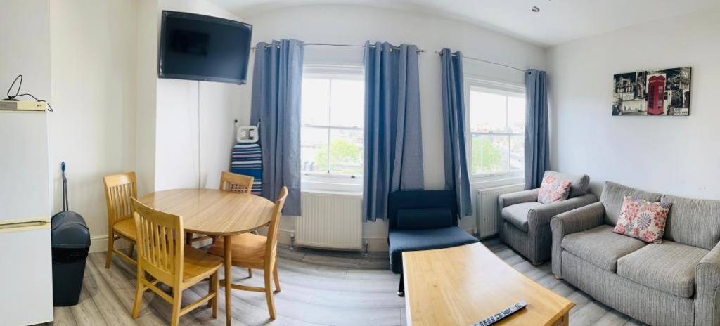 Entire New Flat With View To River Yare, H7 Apartment เกรทยาร์มัธ ภายนอก รูปภาพ