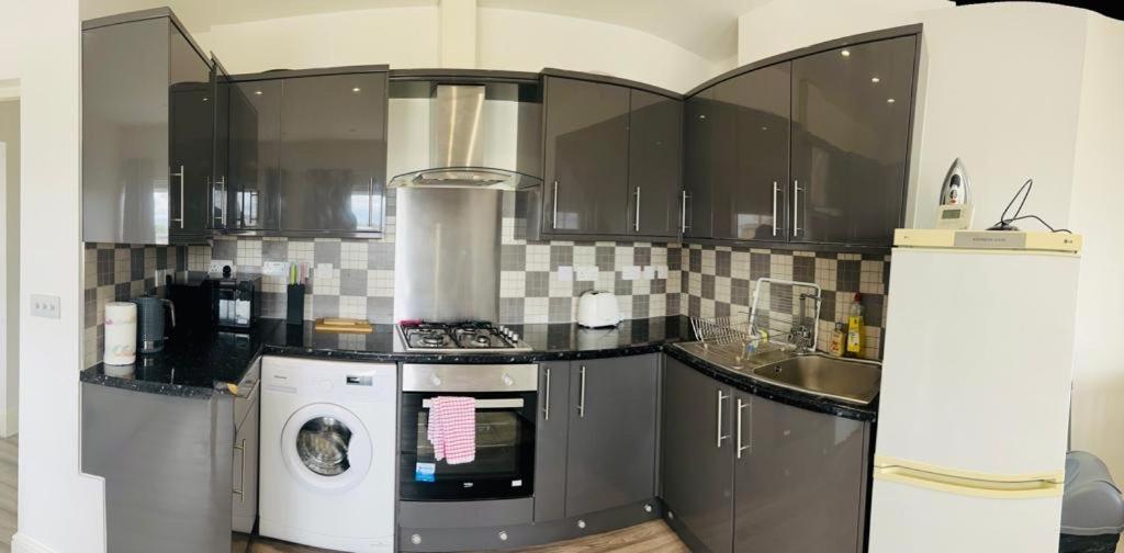 Entire New Flat With View To River Yare, H7 Apartment เกรทยาร์มัธ ภายนอก รูปภาพ